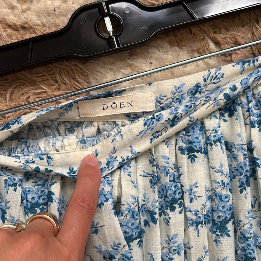 DOEN SKIRT 
NEVER WORN - Picture 2 of 2
